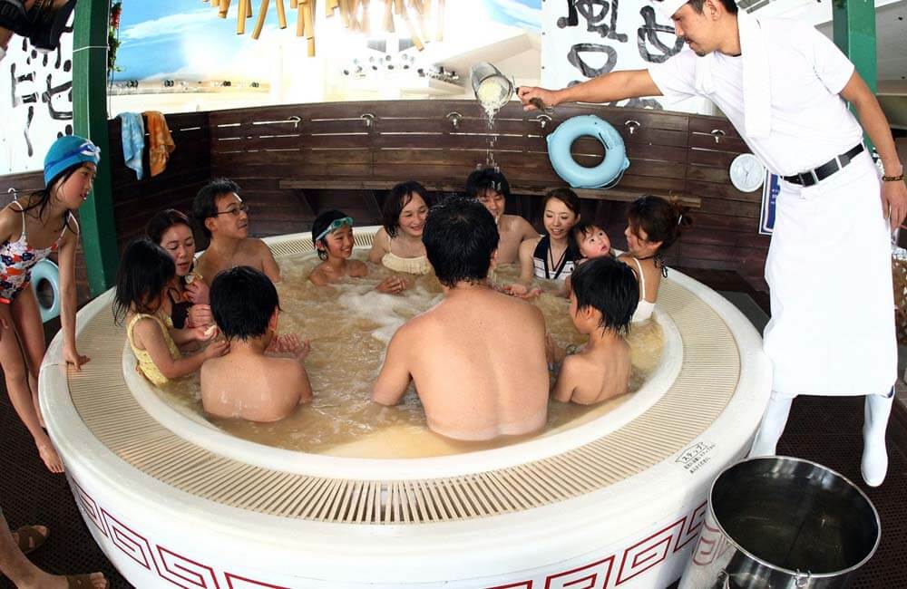 Ramen Noodle Bath @Junko Kimura / gettyimages.com